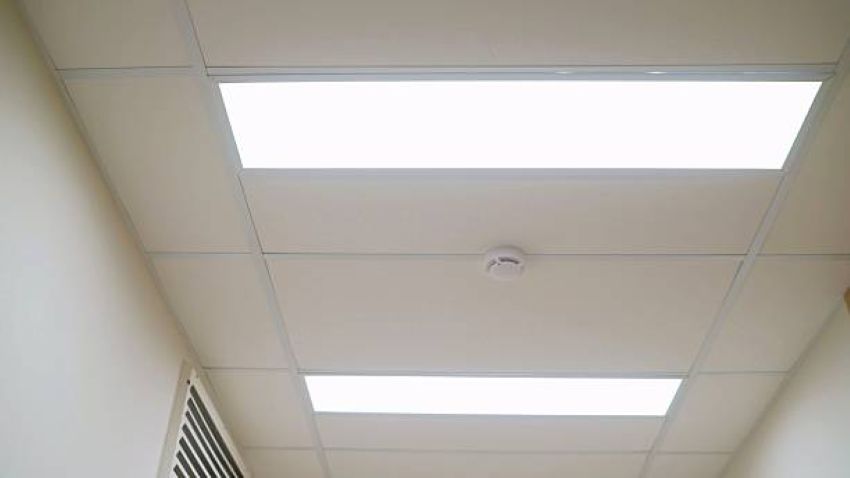 LED Panel 120x30 – Die ideale Lösung für schmale Büroräume und Flure